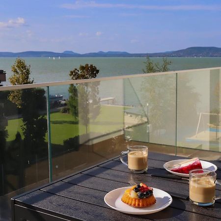 Platan Beach Apartman With Lakeview Balatonboglár Extérieur photo