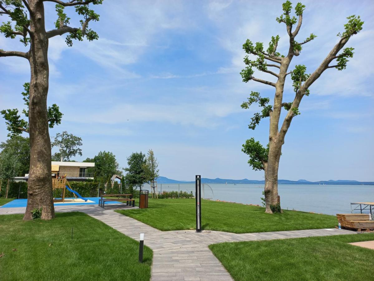Platan Beach Apartman With Lakeview Balatonboglár Extérieur photo