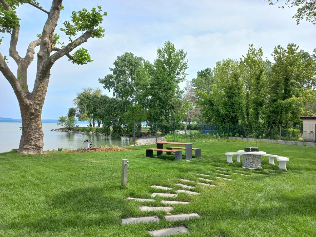Platan Beach Apartman With Lakeview Balatonboglár Extérieur photo
