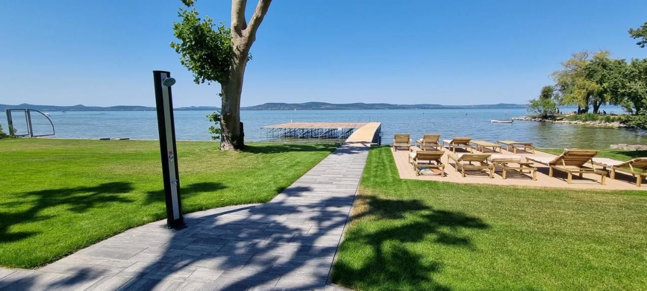 Platan Beach Apartman With Lakeview Balatonboglár Extérieur photo
