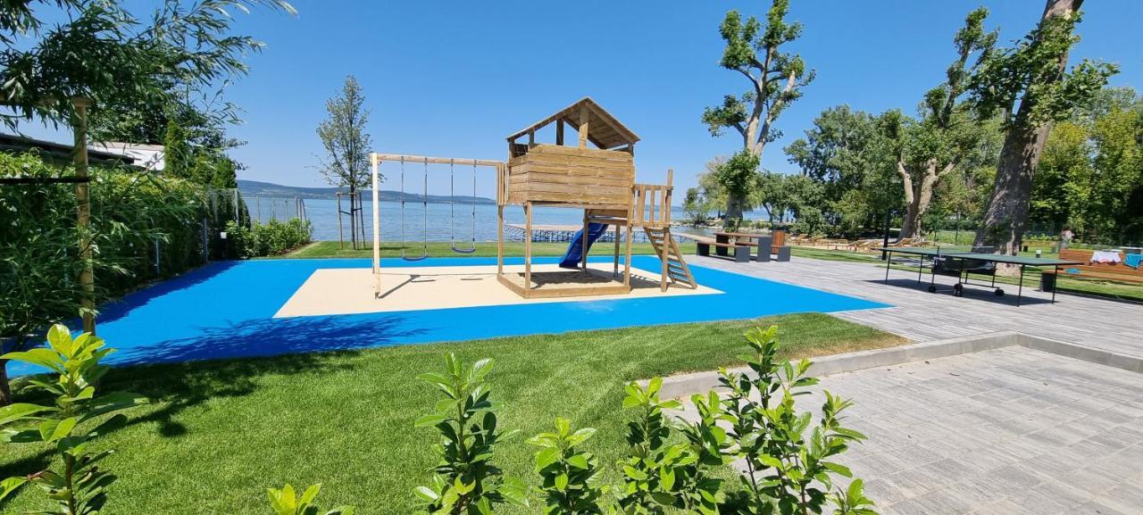 Platan Beach Apartman With Lakeview Balatonboglár Extérieur photo