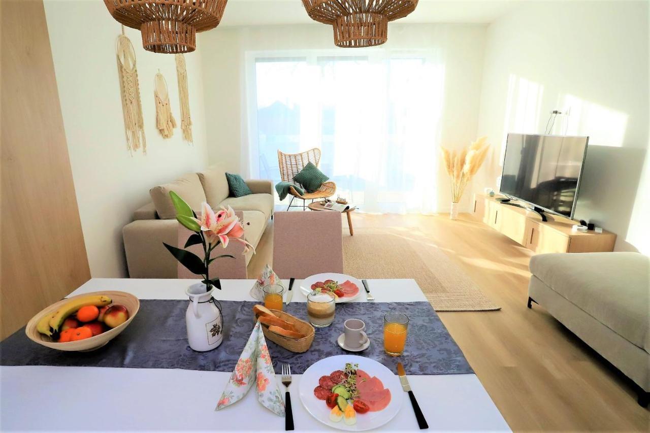 Platan Beach Apartman With Lakeview Balatonboglár Extérieur photo